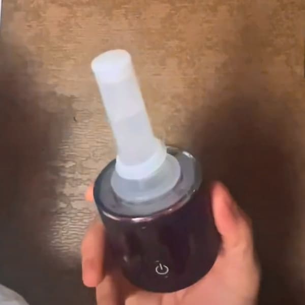 Moisturizing Plug on the base of Piurify hydrogenator bottle