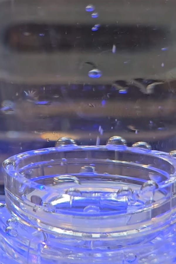 Big bubbles generating in hydrogenator bottle
