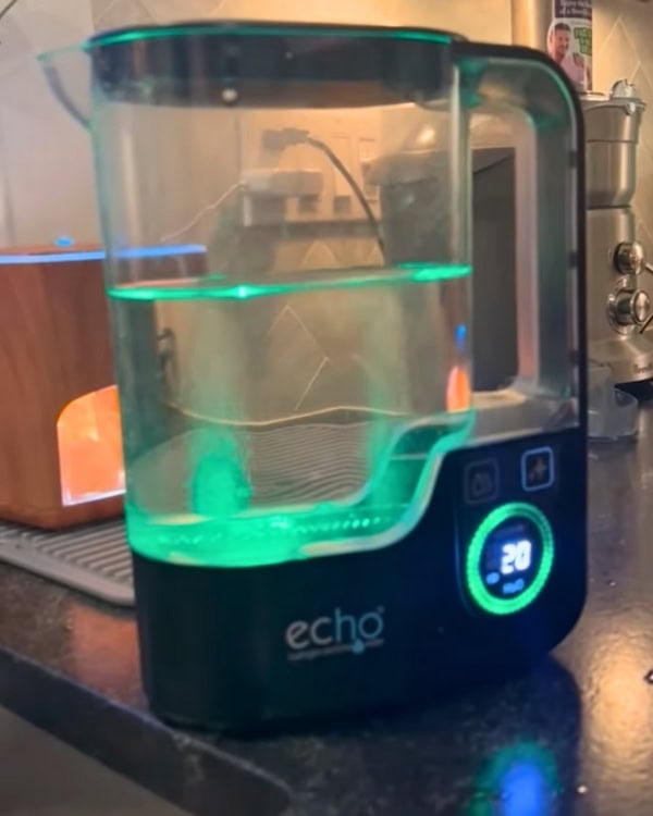 Generating hydrogen water with Echo pitcher