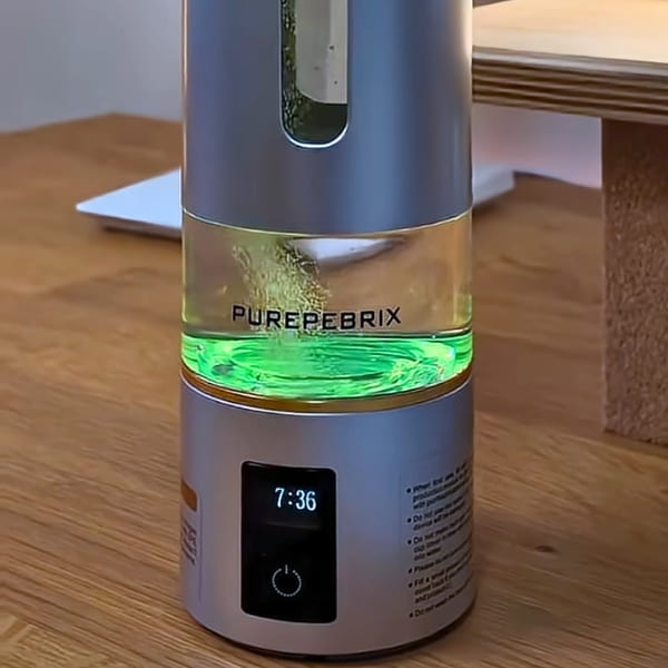 Purepebrix bottle generating hydrogen water with high concentration on my desk